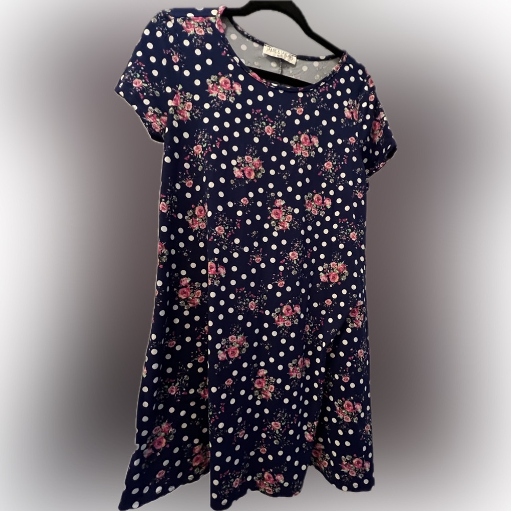 Jamie & Layla petite t-shirt dress. Size M. Polka dot/floral print.